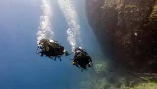 Advanced Adventurer Course divers underwater at white rock dive site Koh Tao