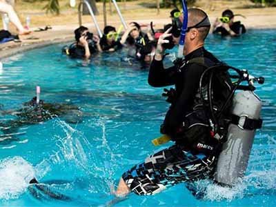 PADI Open Water Course diver jump in swimming pool