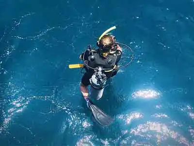 Divemaster Candidate Receiving Certification