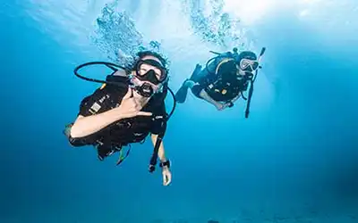 Crystal Dive students happy underwater on Koh Tao