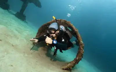Crystal Dive Advanced Adventurer perfect buoyancy swim through at buoyancy world dive site