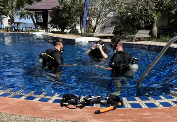 Basic Diver Experience in the pool at Crystal Dive Koh Tao