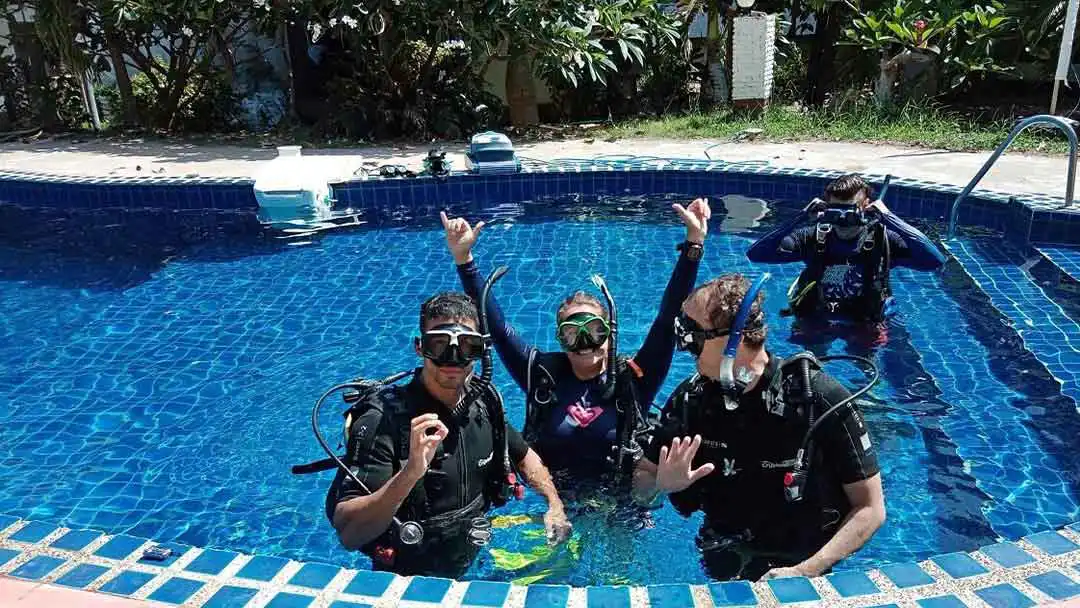 crystaldive.com-scuba-fun-in-the-pool