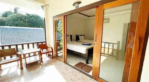 www.crystaldive.com accommodation regal hotel double bed room