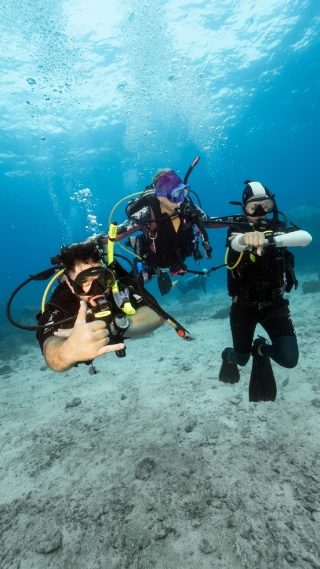 crystaldive.com-Divemaster-Instructor-Cat-Navigation Divemaster Instructor candidate on SSI Navigation Course in the ocean around Koh Tao Thailand