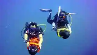 crystaldive.com-Diver-Propulsion-Vehicle-Specialty-students-dpv-underwater-training Diver Propulsion Vehicle Specialty students underwater