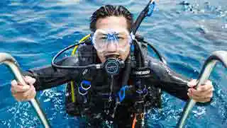 crystaldive.com-idc-koh-tao-thailand Crystal Dive student exiting the water on Koh Tao