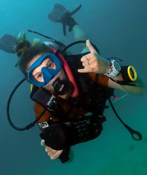 Diving with a DPV in the diver propulsion vehicle specialty course Koh Tao