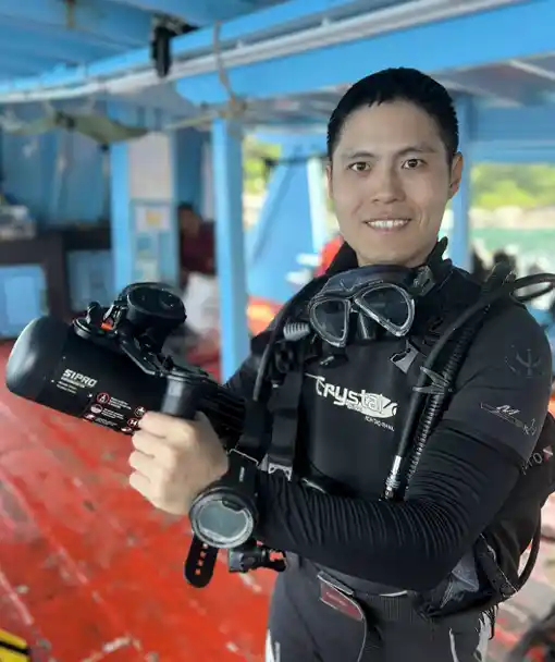 Diver with Underwater Scooter in the diver propulsion vehicle specialty course Koh Tao
