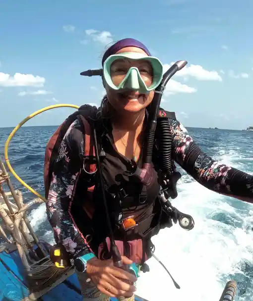 solo diver on the surface after the independent diving specialty course