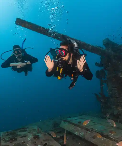 Open Water and Advanced course students diving on a wreck on Koh Tao