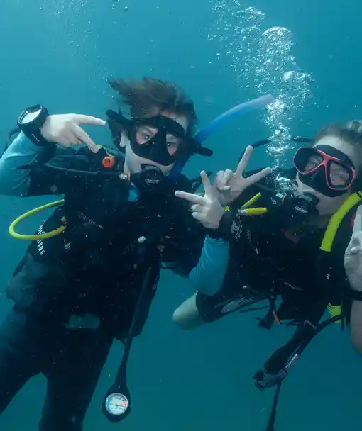 Divers having fun on the scuba skills improvement course package Koh Tao