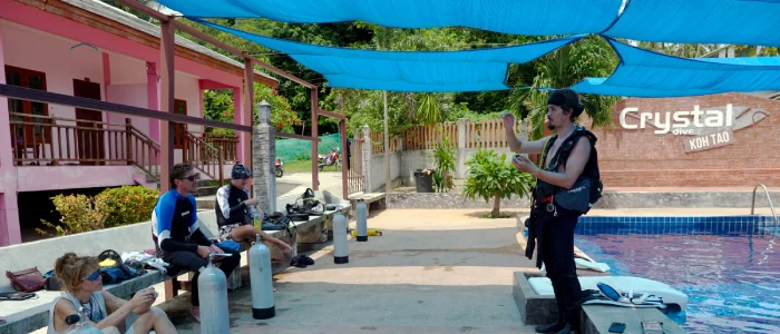 assistant instructor trainer course poolside briefing assistant instructor trainer course candidate briefing next to the Crystal Dive pool