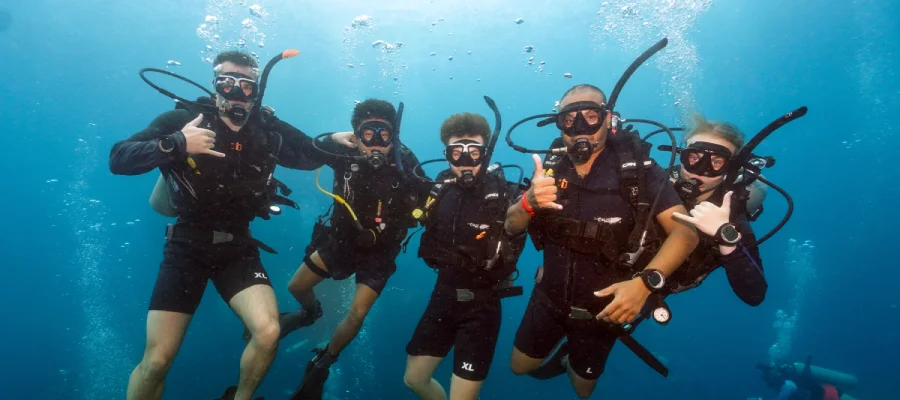 chronicles best time to dive happy divers Four happy student divers and their instructor underwater with Crystal Dive during the best time to dive on koh tao