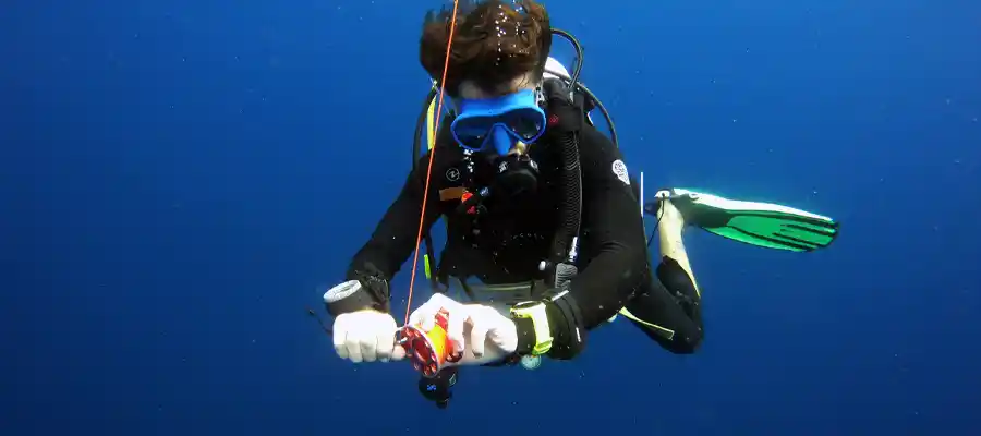 Diver check surface air consumption underwater