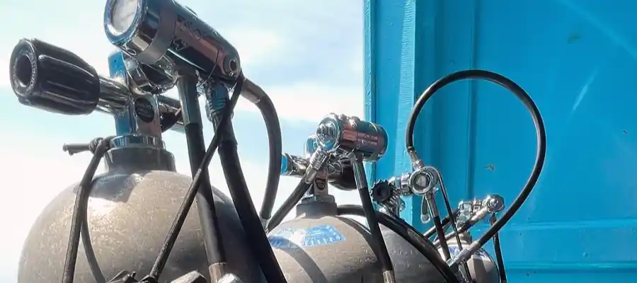 chronicles-signs-of-decompression-sickness-boat-tanks Signs of decompression sickness. Start with checking gear