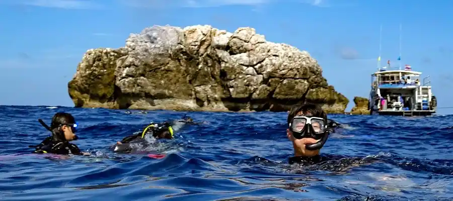 Divers on the surface at Sail Rock