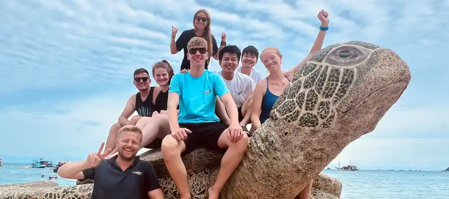 Meet people and make new friends while scuba diving