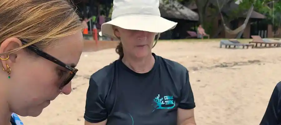 chronicles emma trash hero beach clean beach clean ups on koh tao