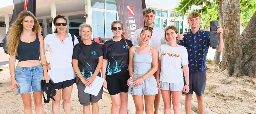 chronicles emma trash hero volunteers volunteering to stop ocean plastic pollution