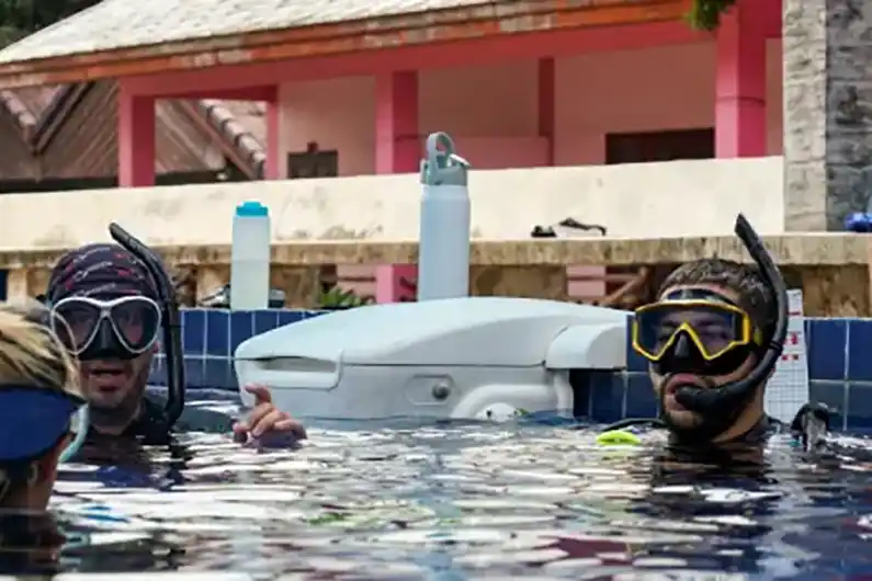 Divemaster Trainer teaching Divemaster Course candidates in the Crystal Dive pool