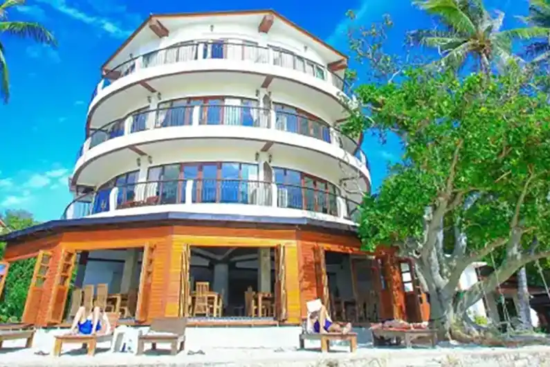 Regal resort in sunny Koh tao weather