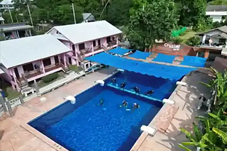 Crystal dive big pool in sunny Koh tao weather