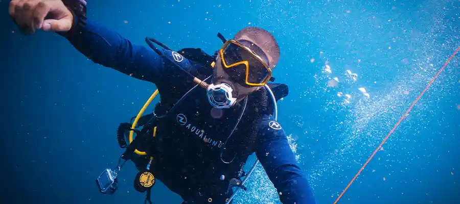 chronicles best school on koh tao dive instructor Dive instructor underwater