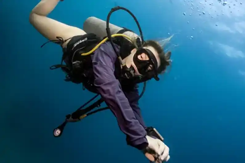 sea turtle ecology diver in trim position in the water