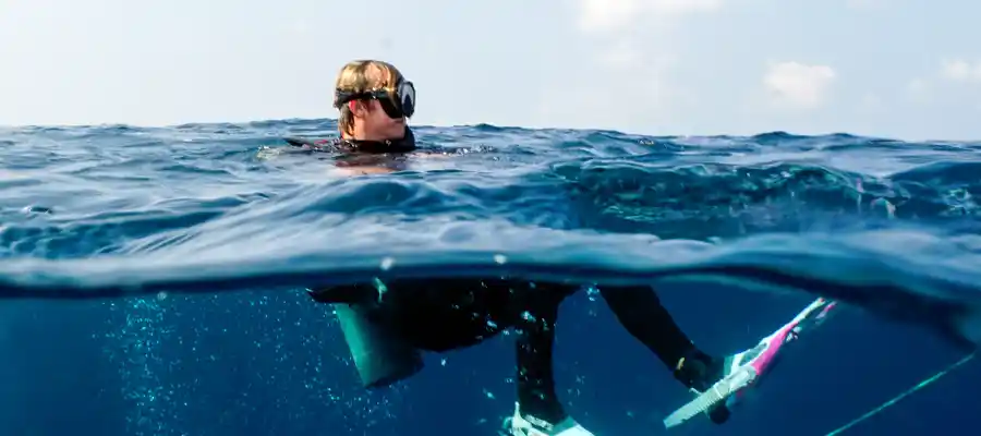 scuba diving descent from surface