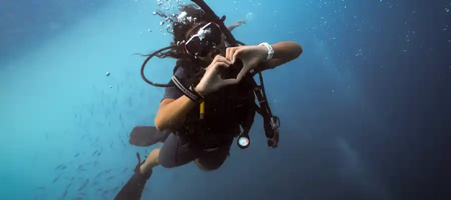 Scuba diving signals underwater