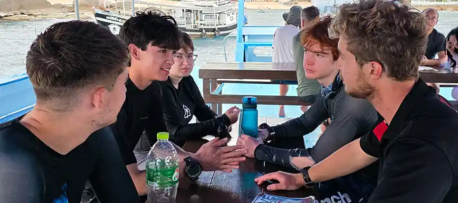 chronicles how to start diving briefing Dive boat briefing with dive instructor